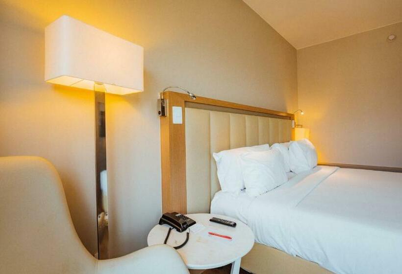 اتاق استاندارد سه نفره, Laghetto Stilo Barra