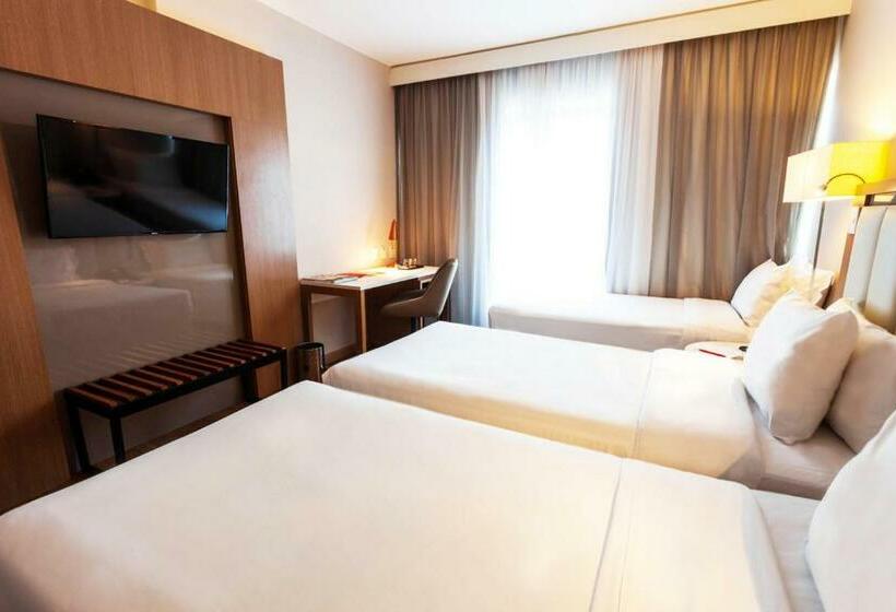 اتاق استاندارد سه نفره, Laghetto Stilo Barra