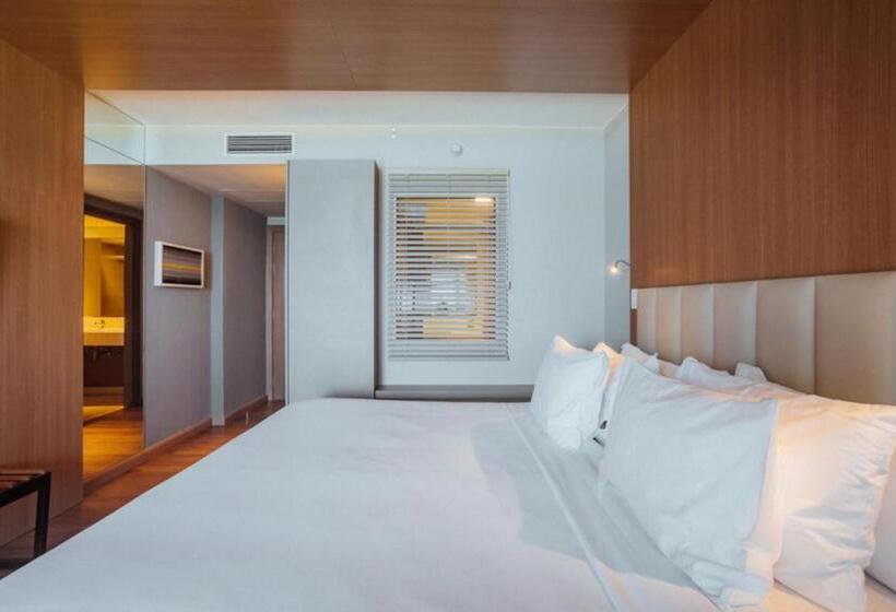 اتاق لوکس با چشمانداز دریا, Laghetto Stilo Barra