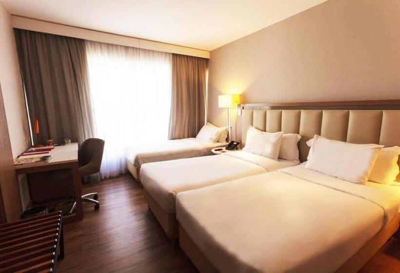 اتاق استاندارد سه نفره, Laghetto Stilo Barra