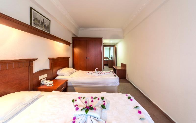 اتاق استاندارد سه نفره, Laghetto Stilo Barra