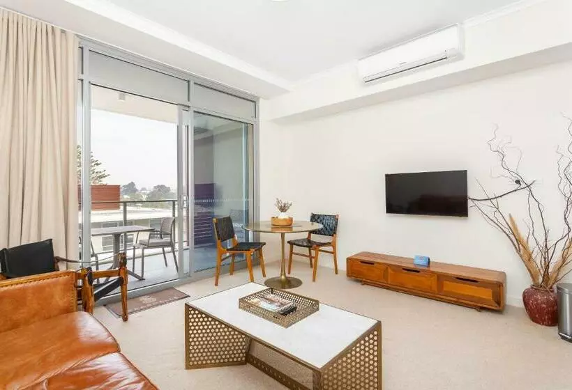 スタンダードスタジオ, Nautica Residences Fremantle