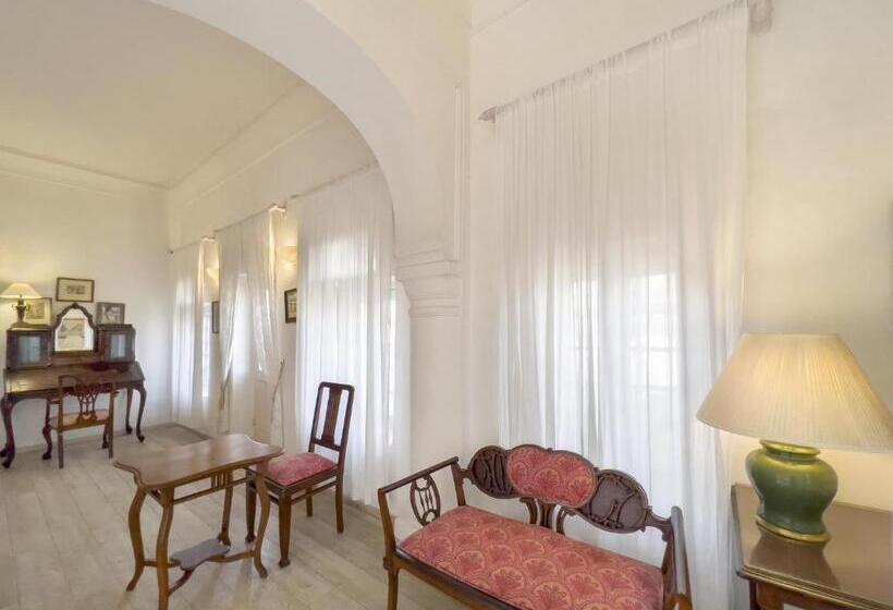 ロイヤルルーム, Neemrana Fortpalace