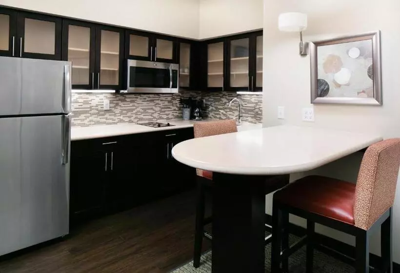 クイーンサイズベッドのスイートルーム, Staybridge Suites Des Moines Downtown, An Ihg