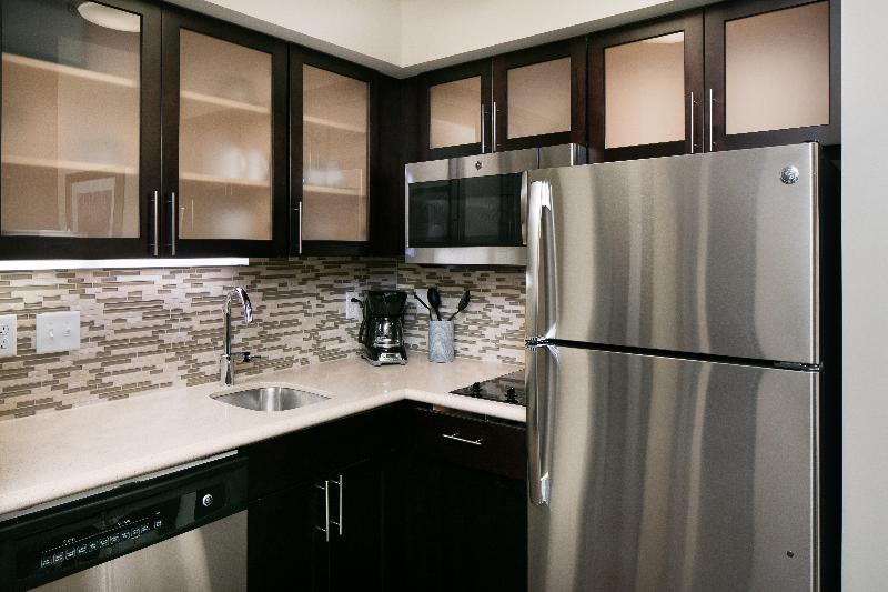 带四张床的标准工作室, Staybridge Suites Des Moines Downtown, An Ihg