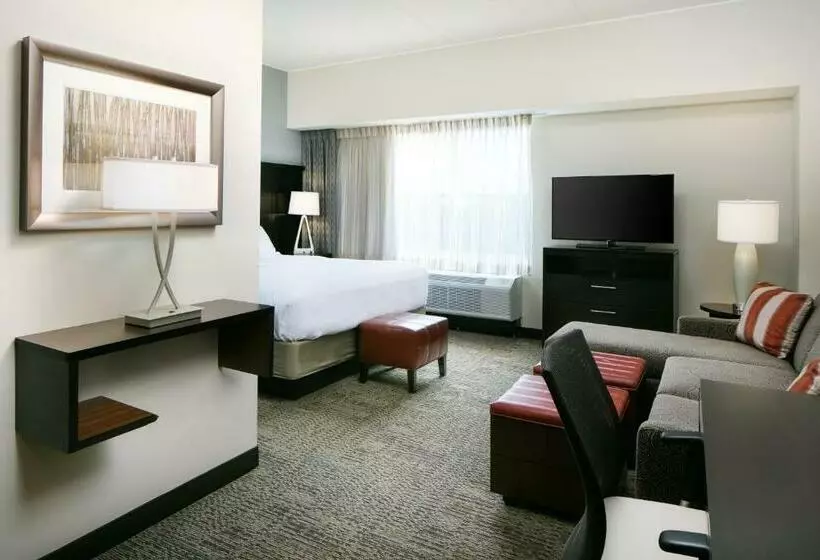 キングサイズベッドのスイートルーム, Staybridge Suites Des Moines Downtown, An Ihg