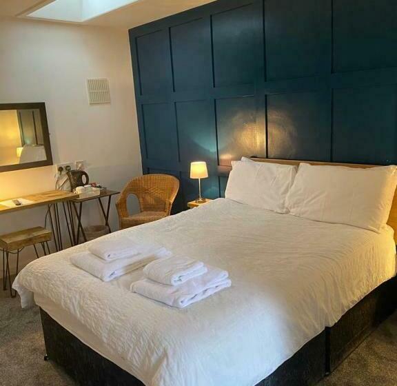 Семейный Номер, The Village Inn