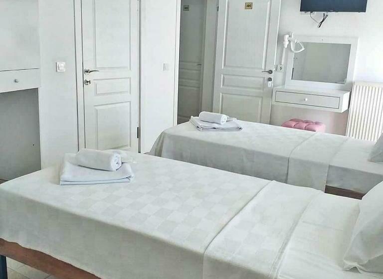 Трехместный Номер Стандарт с Балконом, Otel A