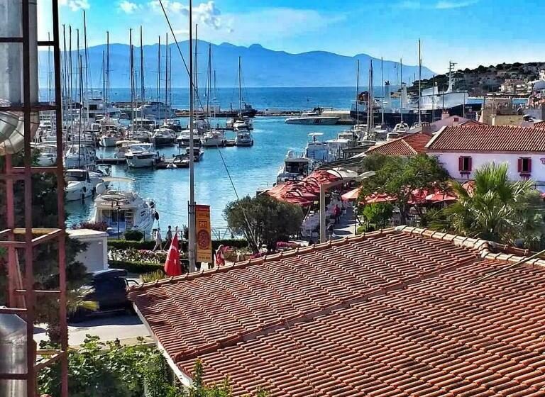 带阳台的三人标准间, Otel A