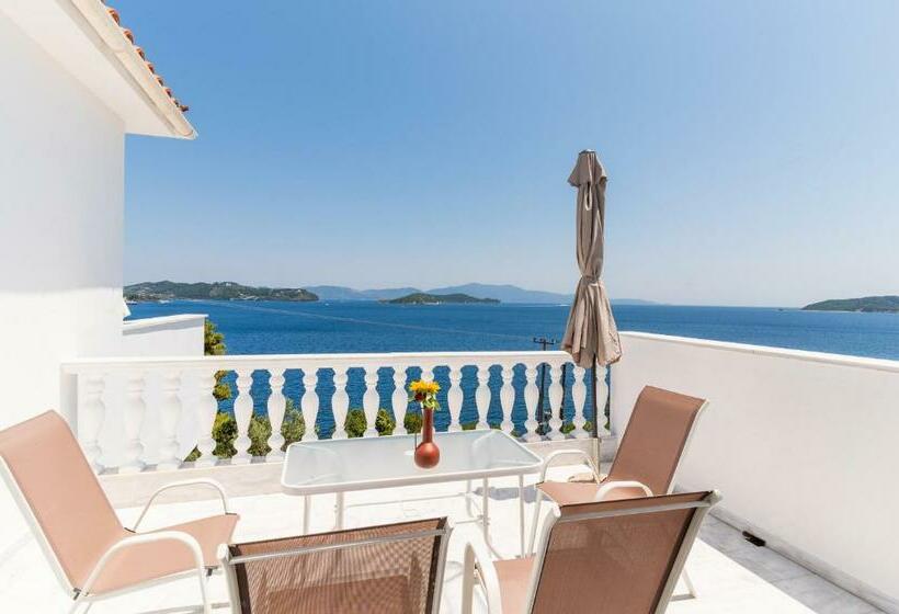 סטודיו סופריור, Cape Blue Suites