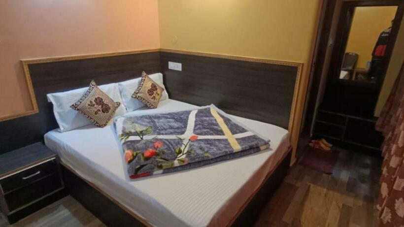 Quarto Estandar, Tirupati Regency Anandam