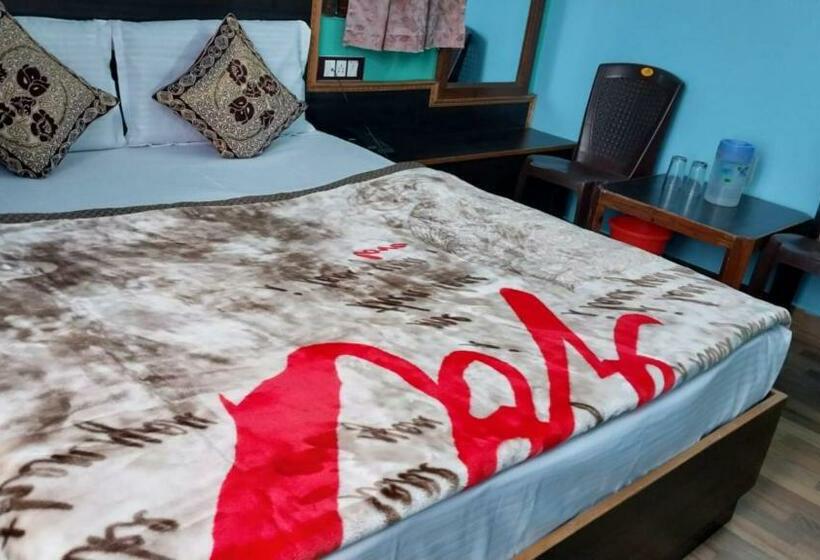 Quarto Quádruplo Deluxe, Tirupati Regency Anandam