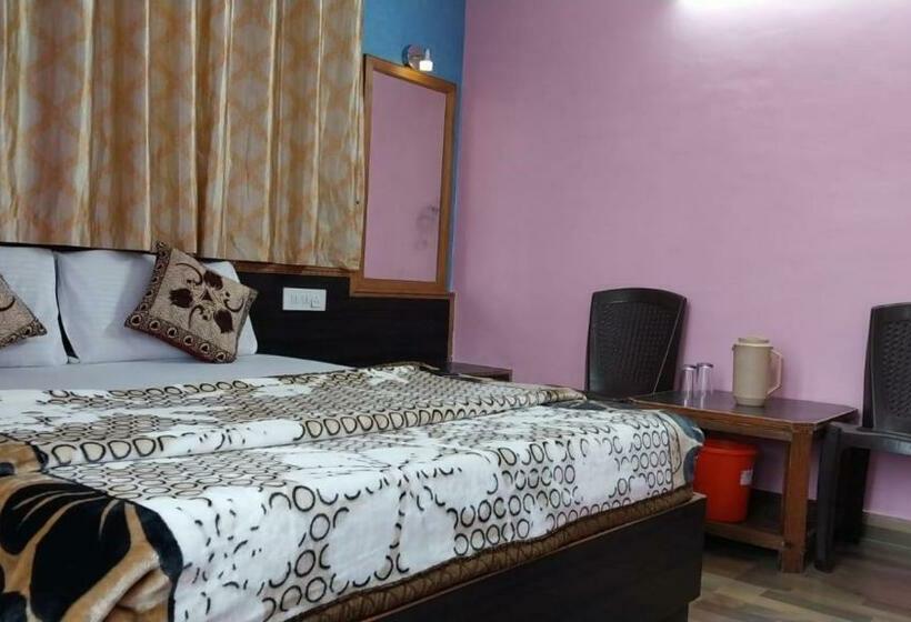 디럭스 4인 룸, Tirupati Regency Anandam