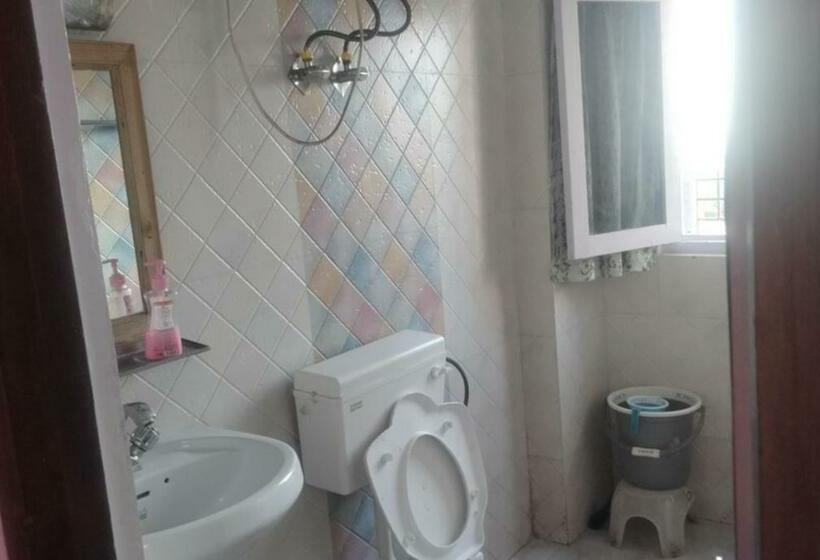 디럭스 4인 룸, Tirupati Regency Anandam