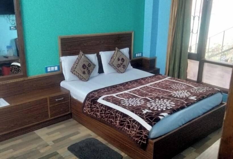 디럭스 4인 룸, Tirupati Regency Anandam