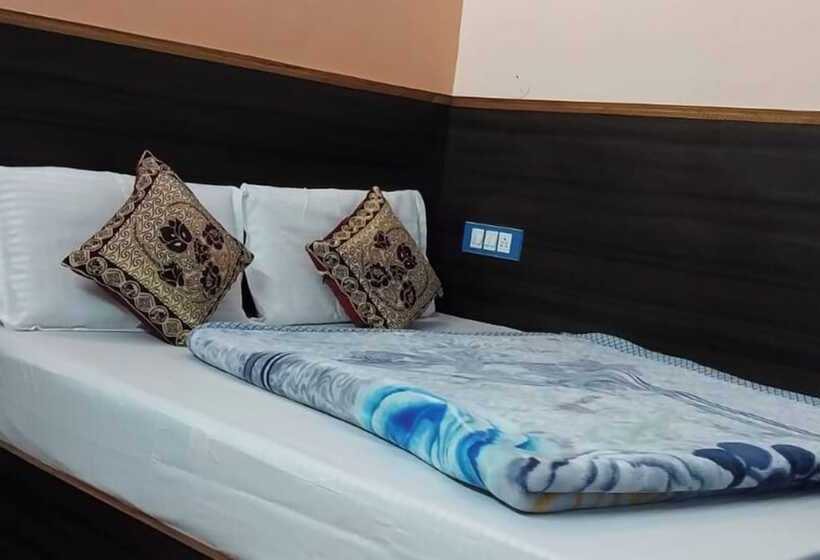 Quarto Quádruplo Deluxe, Tirupati Regency Anandam