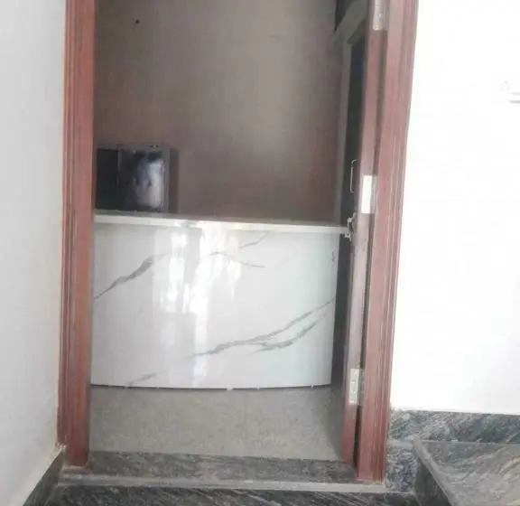 トリプルクラシックルーム, Oyo Bhavya Guest House