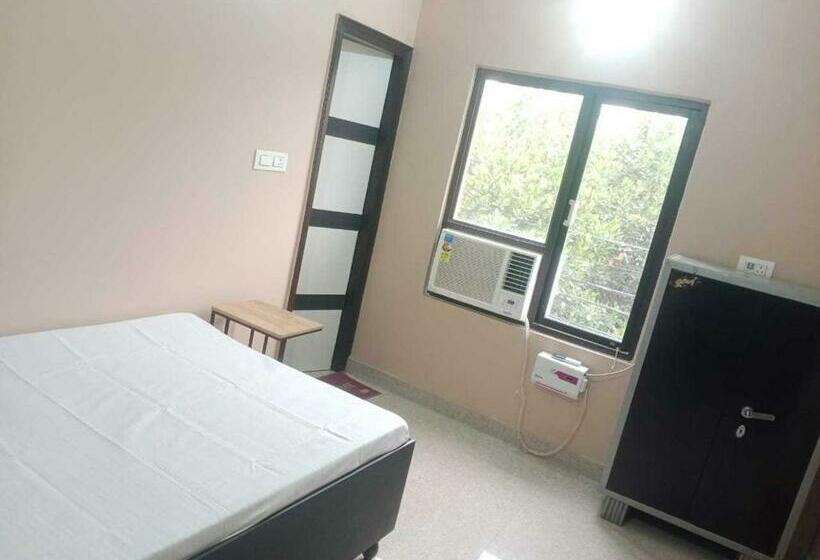 三人经典房间, Oyo Bhavya Guest House