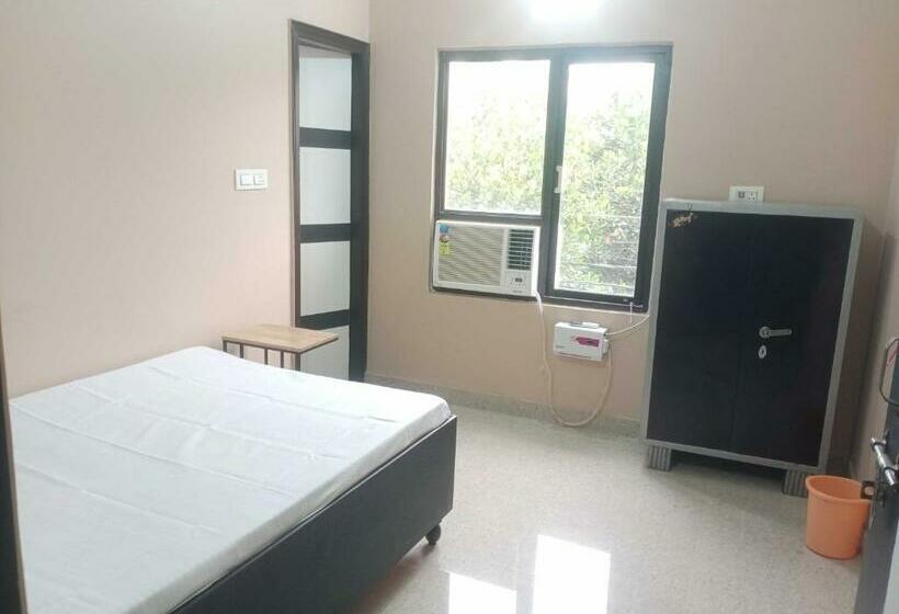 三人经典房间, Oyo Bhavya Guest House