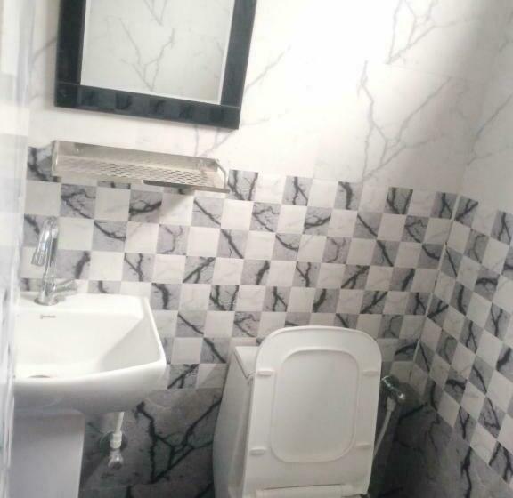 三人经典房间, Oyo Bhavya Guest House