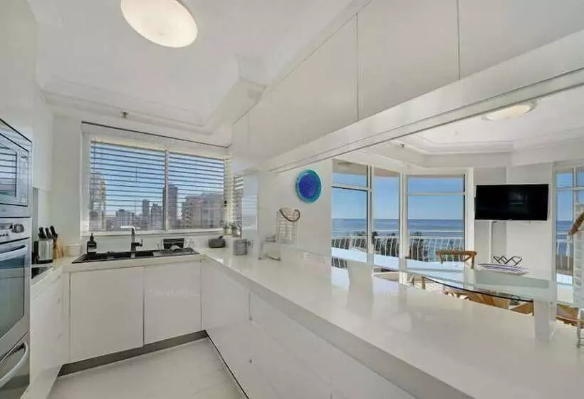 2 Bedroom Premium Apartment, 2nd Avenue Beachside Apartments