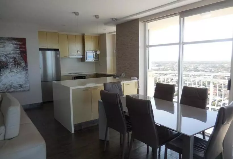 3 Bedroom Premium Apartment, 2nd Avenue Beachside Apartments