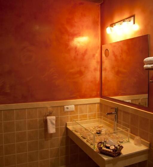 جناح جونيور, Arohaz Hotel & Restaurante