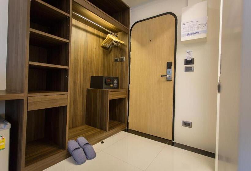 غرفة ديلوكس سرير كينج, Bearpacker Patong Hostel