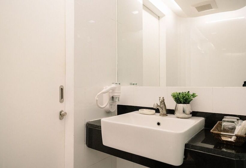 غرفة ديلوكس سرير كينج, Bearpacker Patong Hostel