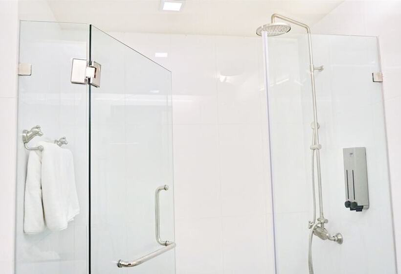 غرفة ديلوكس سرير كينج, Bearpacker Patong Hostel