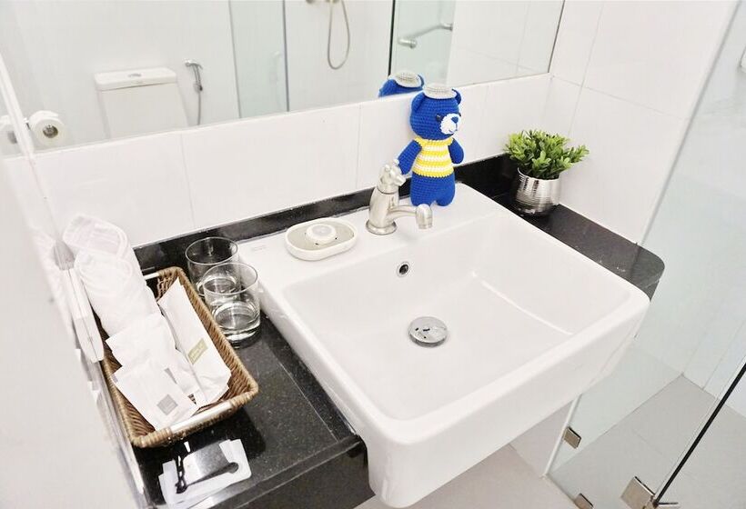 غرفة ديلوكس سرير كينج, Bearpacker Patong Hostel