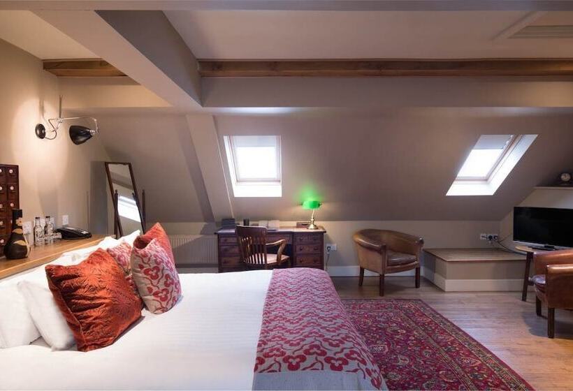 标准工作室, The Howard Arms