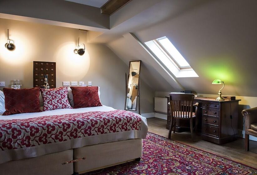 标准工作室, The Howard Arms