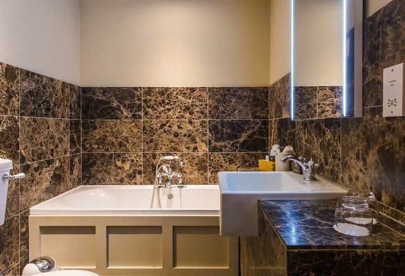 标准间, The Howard Arms