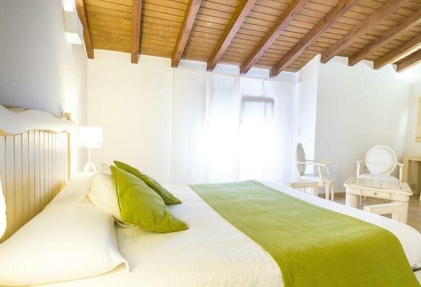 جناح جونيور, Arohaz Hotel & Restaurante