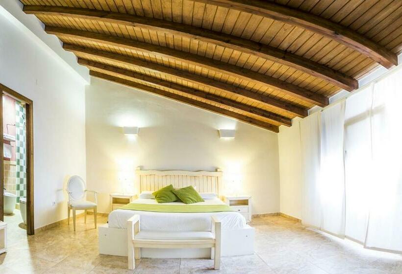 جناح جونيور, Arohaz Hotel & Restaurante