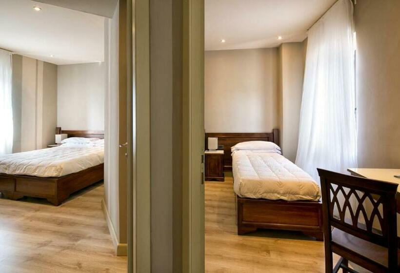 חדר סטנדרט לשלושה, Degli Affreschi