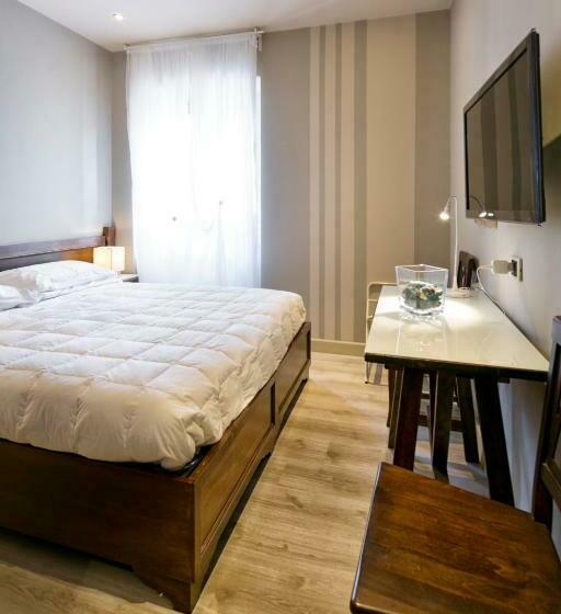 חדר סטנדרט לשלושה, Degli Affreschi