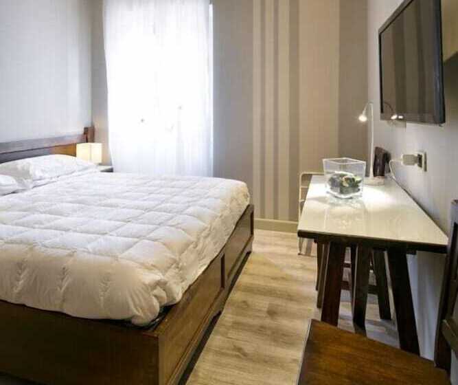 חדר סטנדרט לשלושה, Degli Affreschi