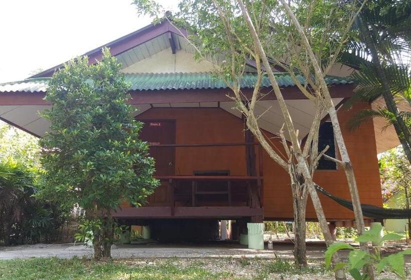 スタンダードバンガロー, Happy Resort