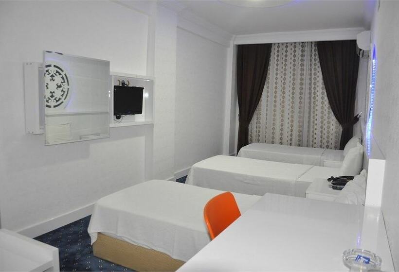 اتاق استاندارد سه نفره, Kar