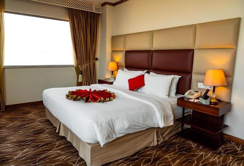 سوییت اجرایی, Luxus Grand