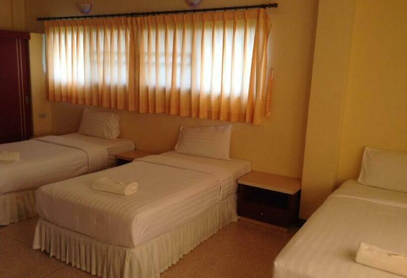 غرفة سوبيريور ثلاثية, Srisomthai