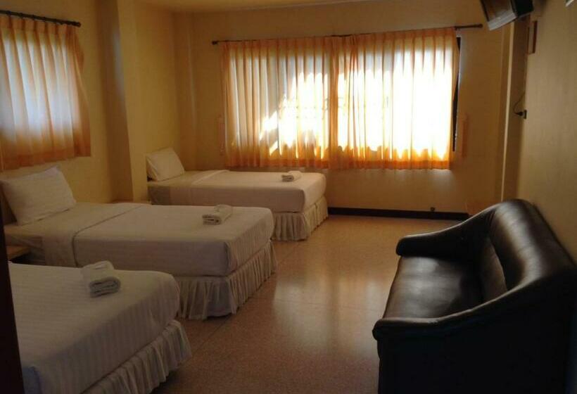 غرفة سوبيريور ثلاثية, Srisomthai