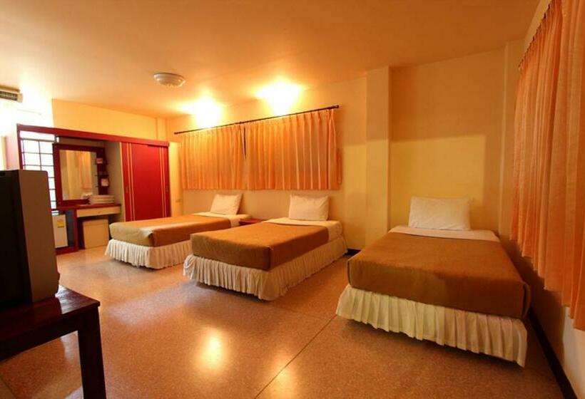 غرفة سوبيريور ثلاثية, Srisomthai