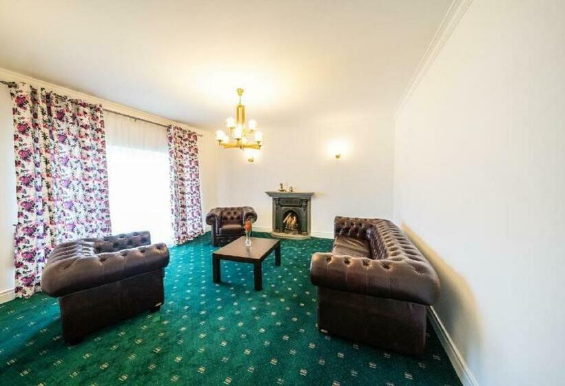 Номер Стандарт, Little England By Celeste