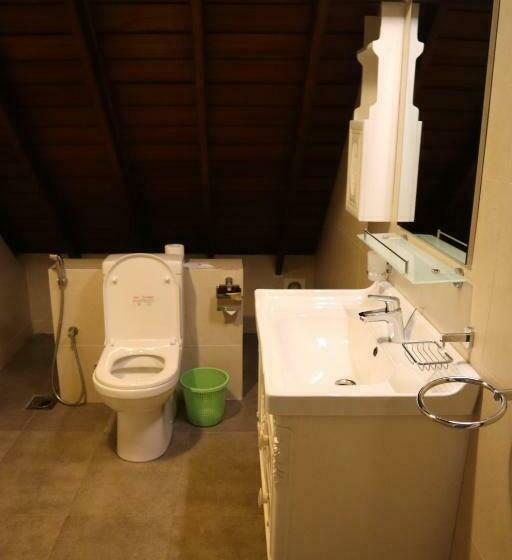 Номер Стандарт, Little England By Celeste