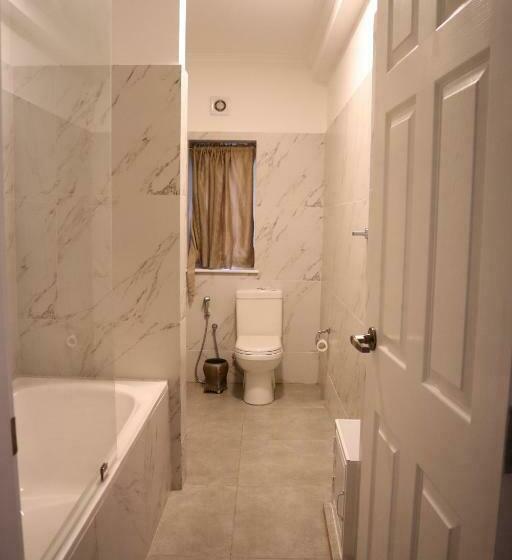 Номер Стандарт, Little England By Celeste