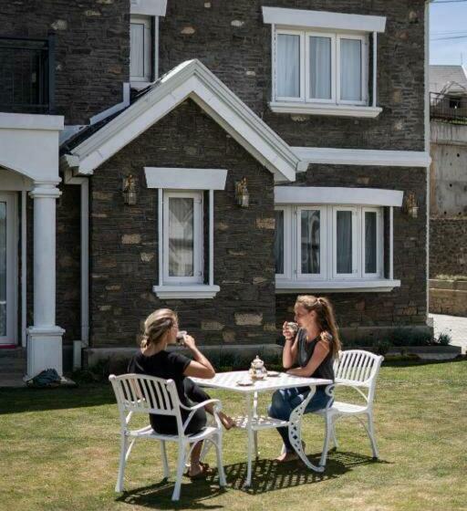 Номер Стандарт, Little England By Celeste