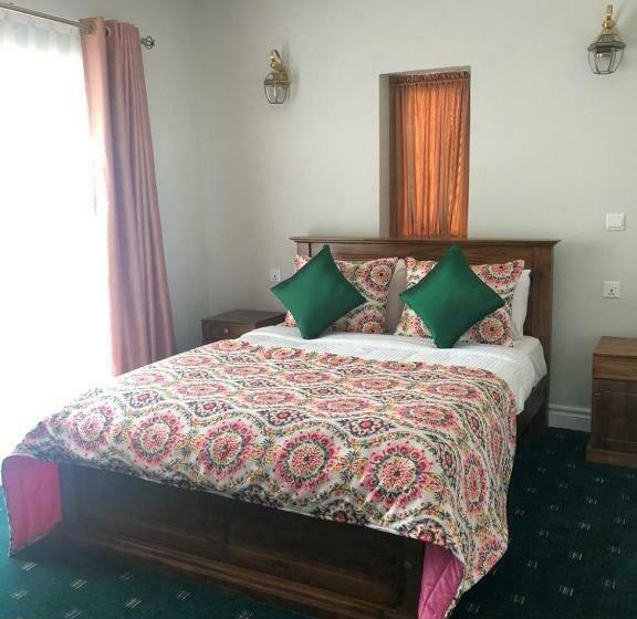 Номер Стандарт, Little England By Celeste